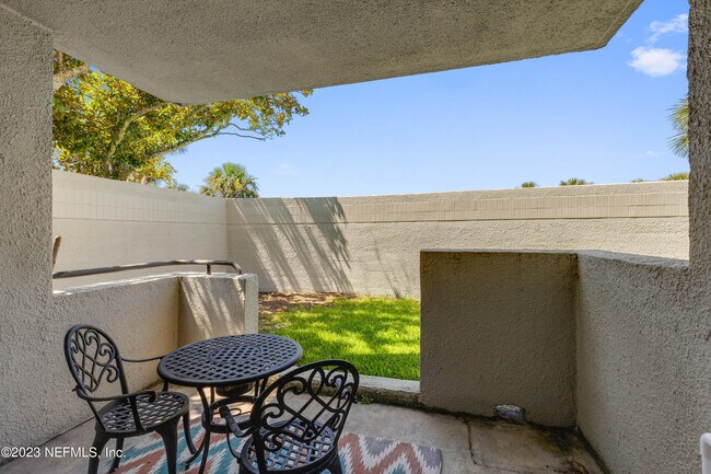 Building Photo - 630 Summer Pl