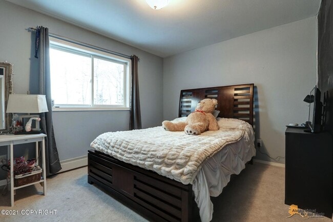 Building Photo - BEAUTIFUL, FULLY UPDATED SINGLE FAMILY HOM...