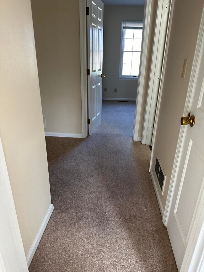 Building Photo - 165 Landings Dr