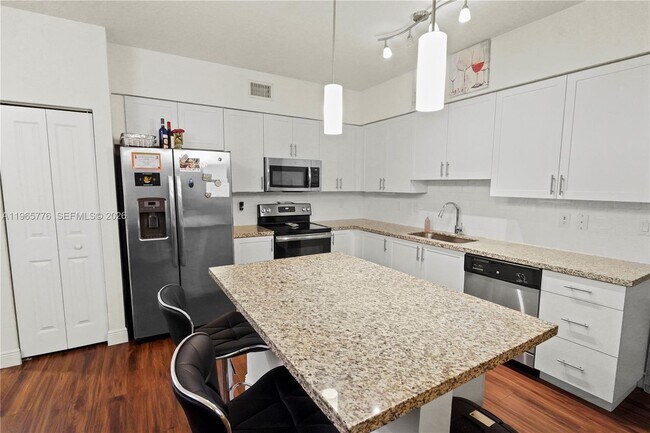 Building Photo - 11250 SW 44th St