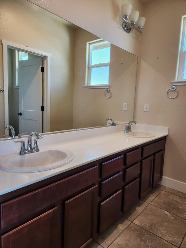 Building Photo - 10068 Carinata Dr