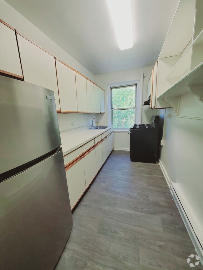 Building Photo - 104 Woodside Green