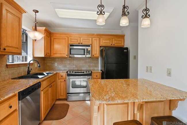 Building Photo - 956 Ridgepoint Ct