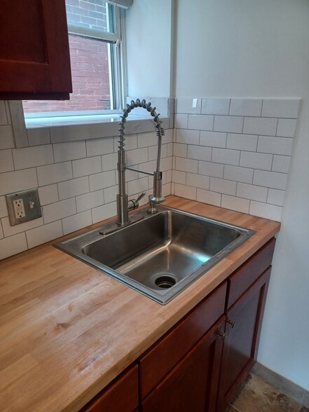 Building Photo - 4380 Chouteau Ave
