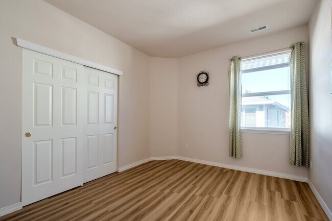 Building Photo - 5392 NW Crady Ln