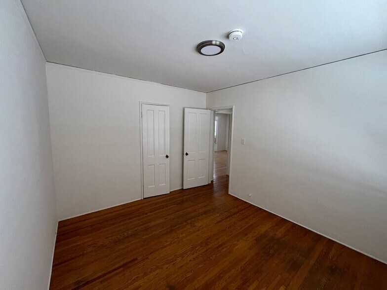 Building Photo - 820 N Edinburgh Ave