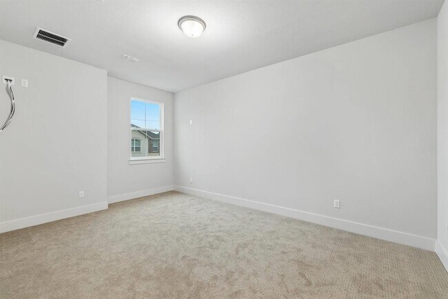 Building Photo - 1328 Westborough Ln