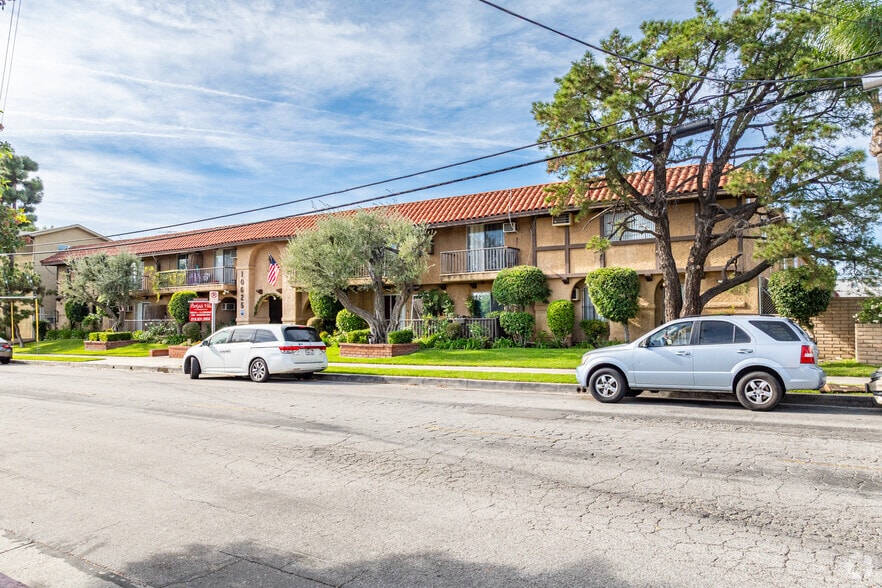 Building Photo - Parkside Villa Apartments