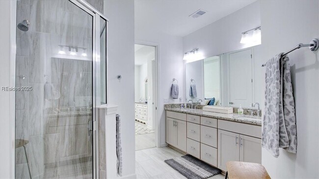 Building Photo - 125 Parrot Ave