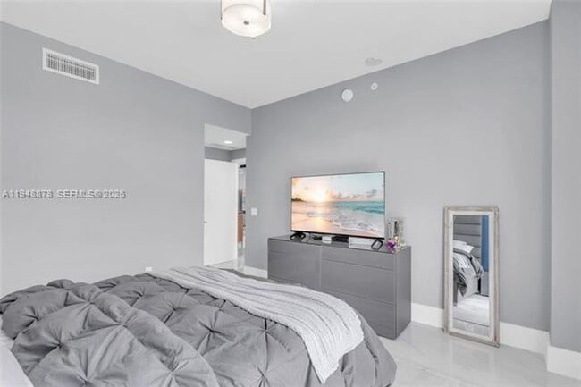 Building Photo - 17111 Biscayne Blvd