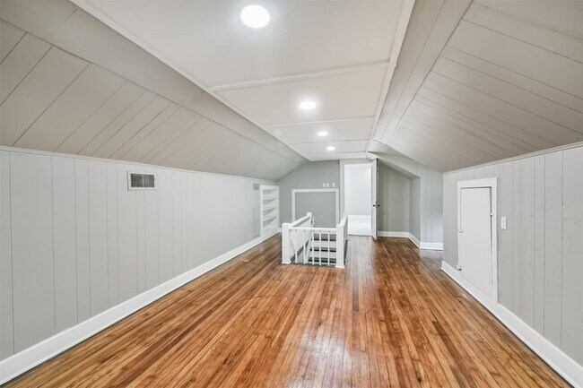 Building Photo - 2606 Oakdale St