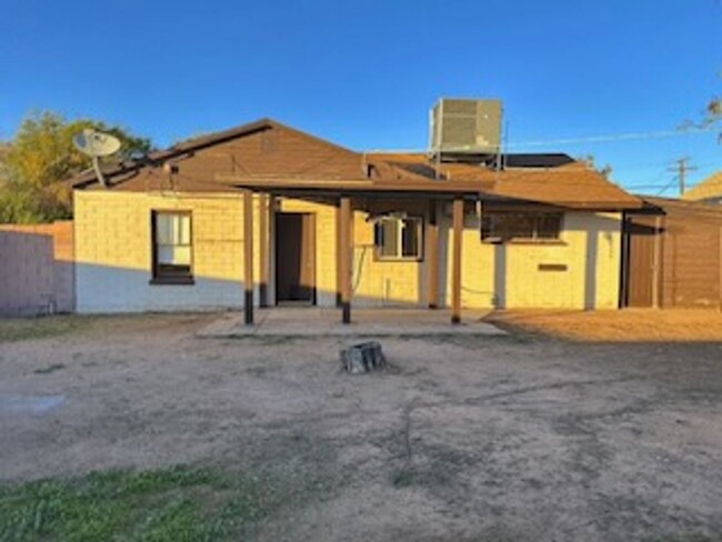 Building Photo - Spacious 4-Br Home W/Modern Upgrades – Ope...