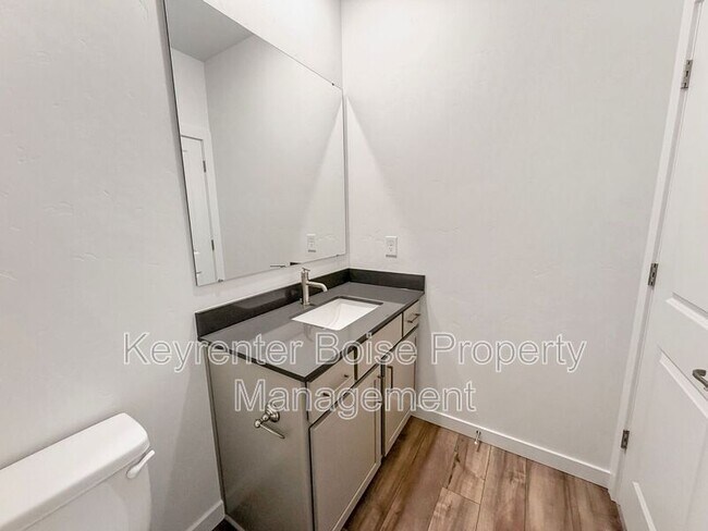 Building Photo - 4100 W Cirrus Ln