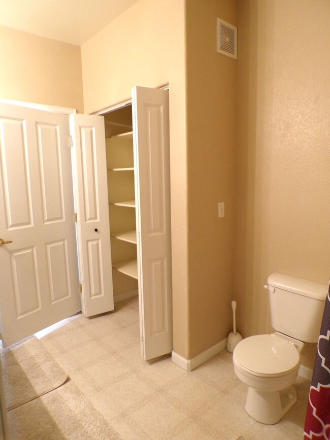 Building Photo - Littleton 3 Bed 2 Bath Condo Retreat!