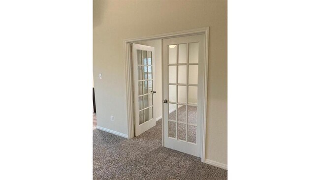 Building Photo - 124 Bandana Cir