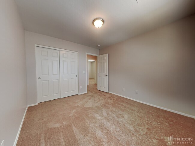 Building Photo - 12927 W Port Royale Ln