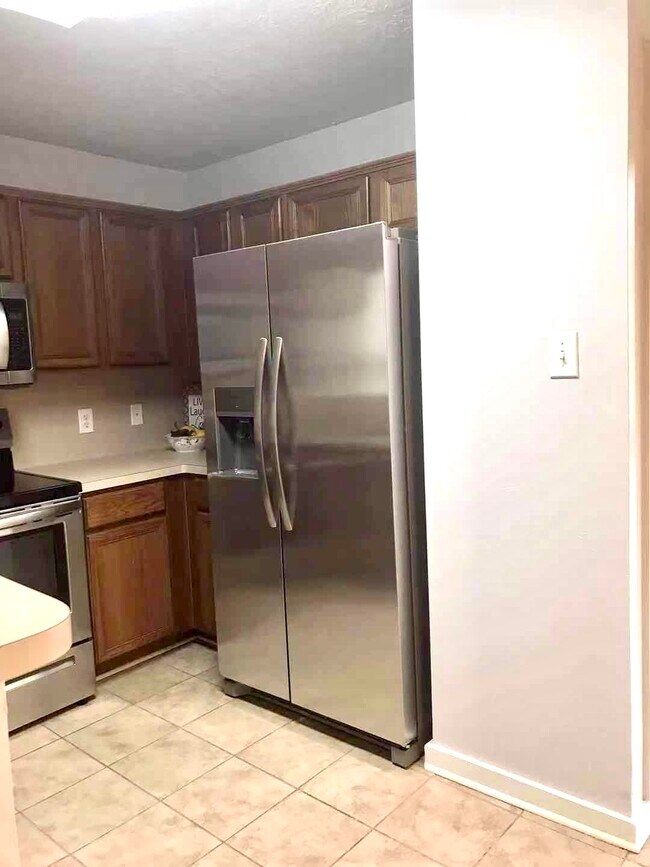 Building Photo - 11914 Rolling Stream Dr