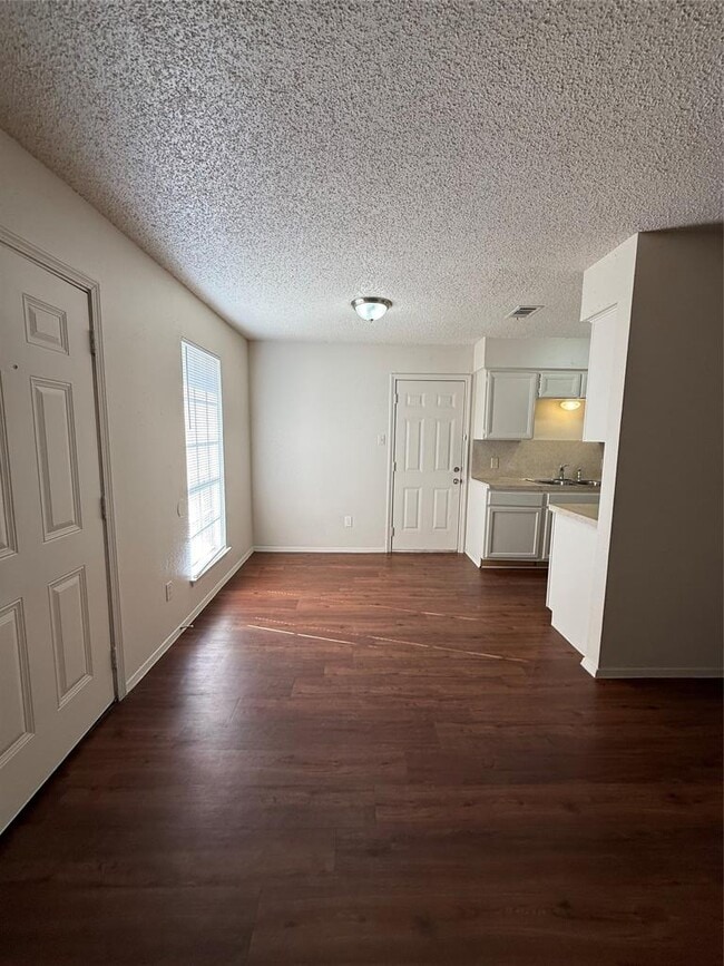 Building Photo - 10308 Little Pebble Dr