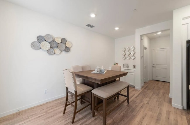 Building Photo - STUNNING 3/2.5 (Natomas)! Gym, Pool, Solar...