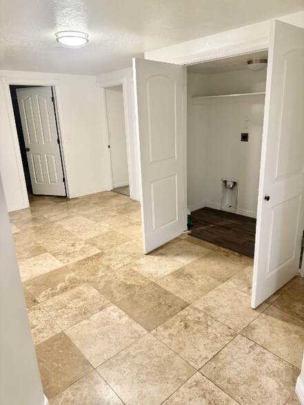 Building Photo - 10369 S 2840 W