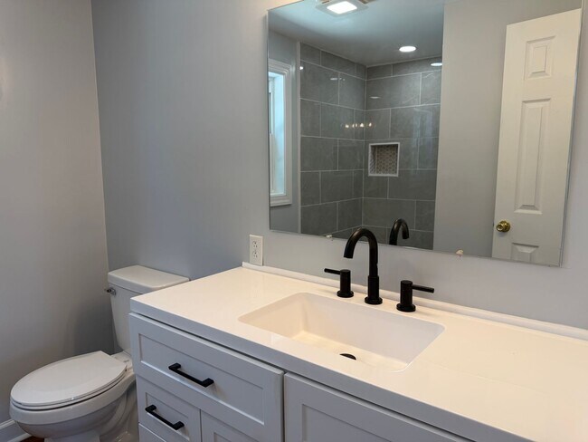 Building Photo - 1611 St Andrew St