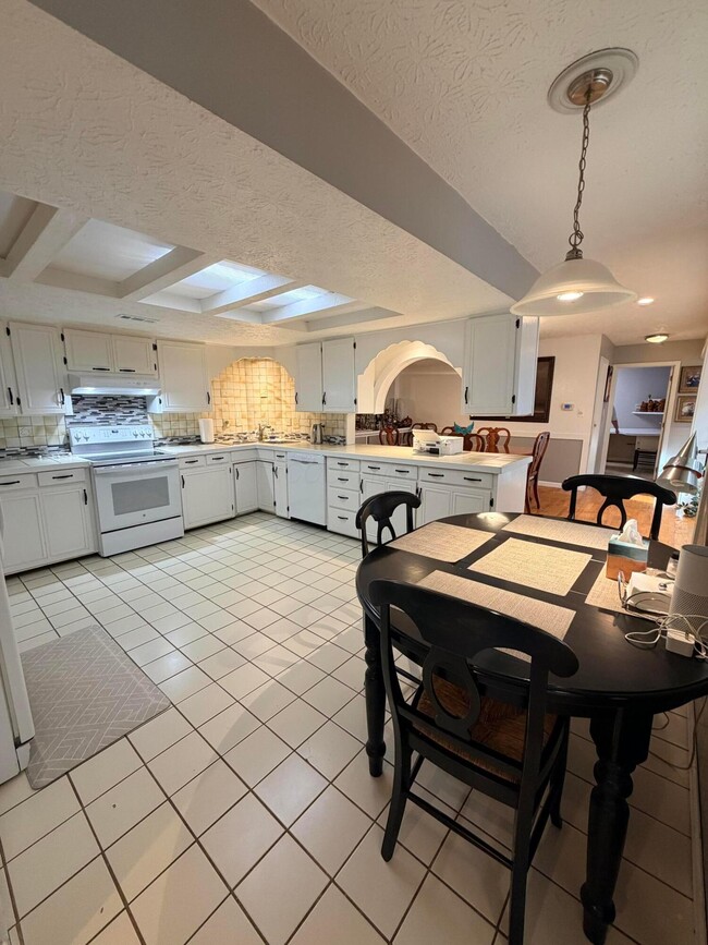 Building Photo - 8226 Glencree Pl