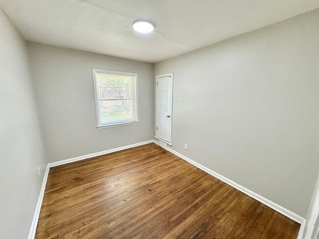 Building Photo - 4179 Leweir St