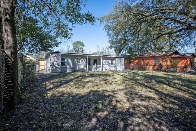 Building Photo - 2036 W 11th St