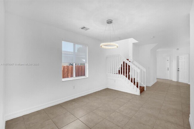 Building Photo - 2621 SW 18th St