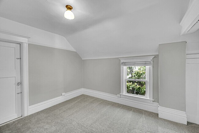 Building Photo - 2143 S Acoma St