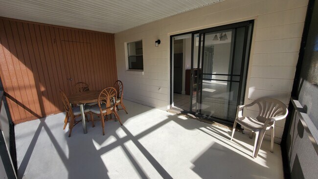 Building Photo - 369 Diamond St