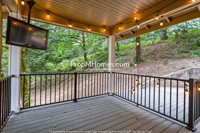 Building Photo - Vibrant Four-Bedroom Country Retreat with ...