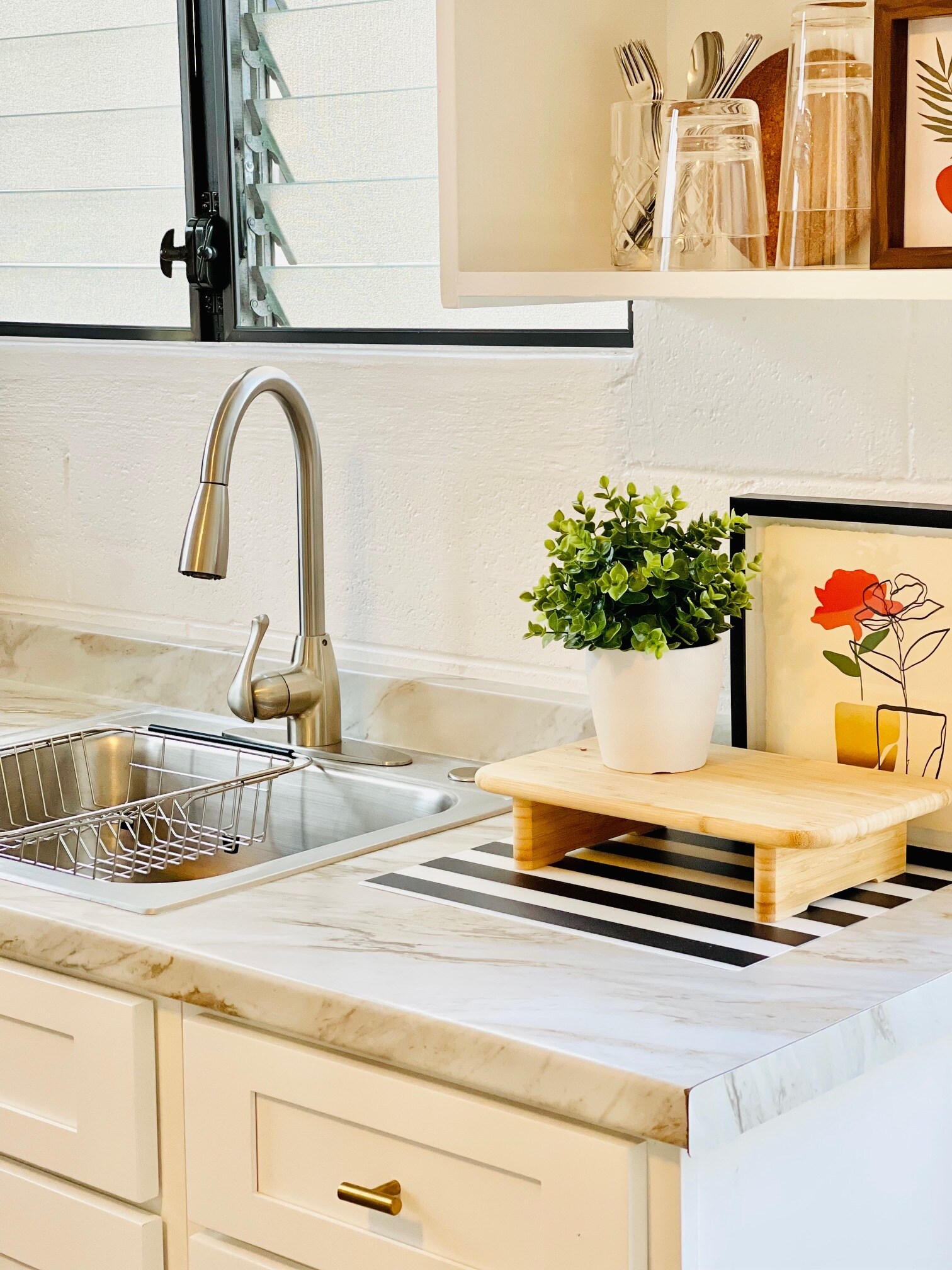 Sink area - 2864 Waialae Ave