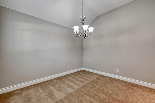 Building Photo - 5523 Stoneridge Ct