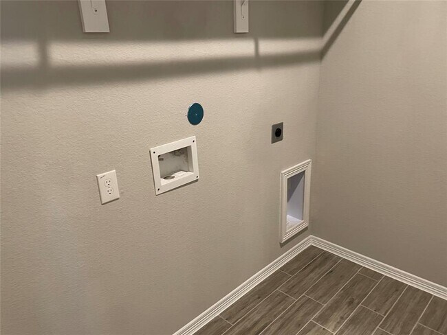 Building Photo - 24810 Sierra Laurel Ln