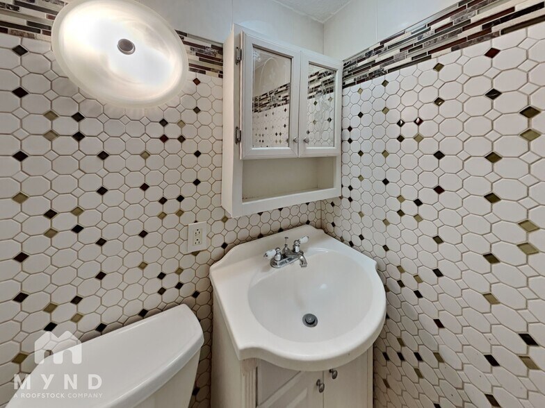 Building Photo - 4729 Stillwood Cove