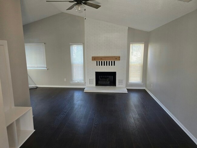 Primary Photo - 1075 Sardis Cove Dr