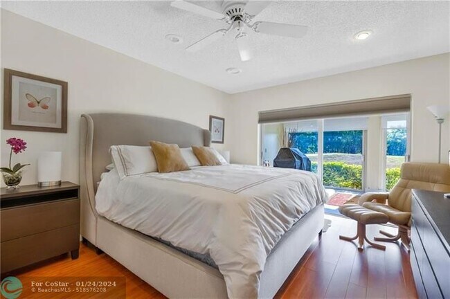 Building Photo - 812 E Cypress Ln