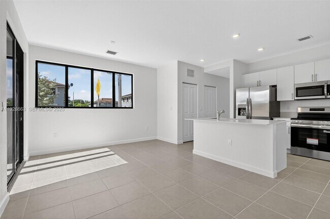 Building Photo - 13835 SW 261st Terrace
