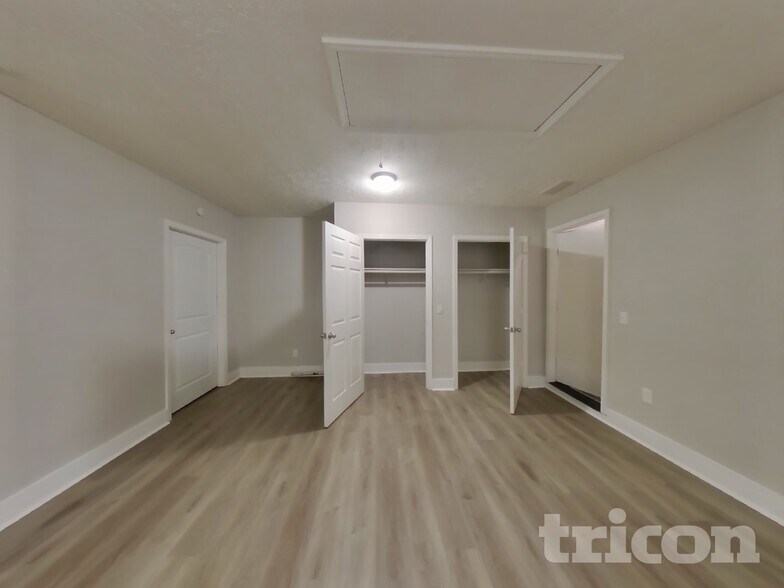 Building Photo - 270 Rosewood Dr