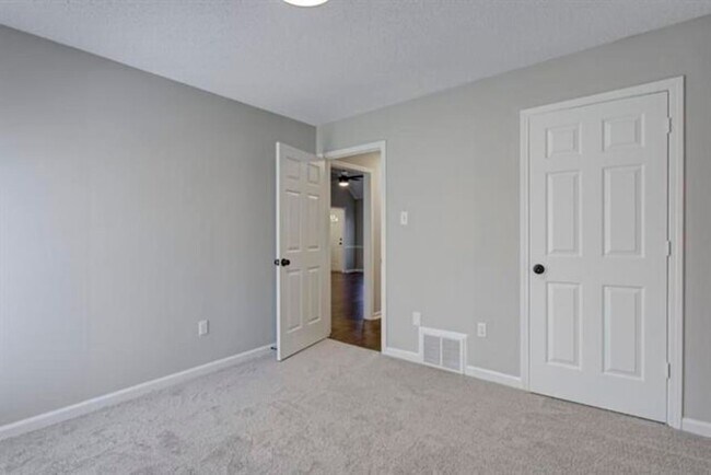 Building Photo - 6479 Stone Lake Dr