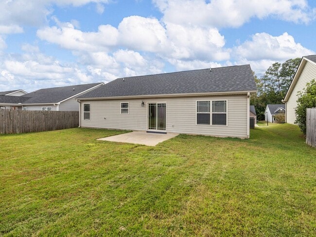 Building Photo - 3BR/2BA Inman Gem with Pool Access & Firep...