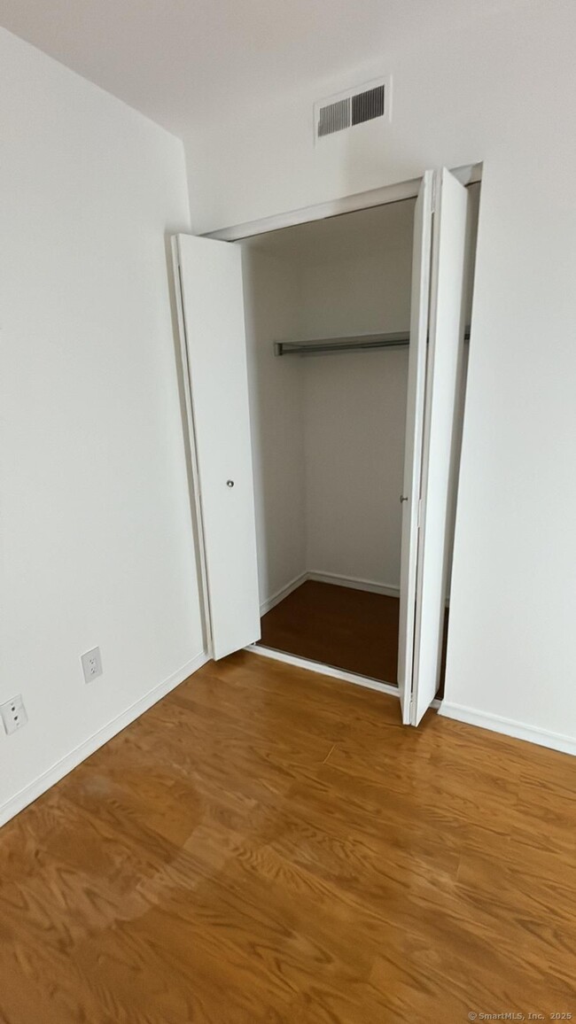 Building Photo - 32 Candlewood Dr