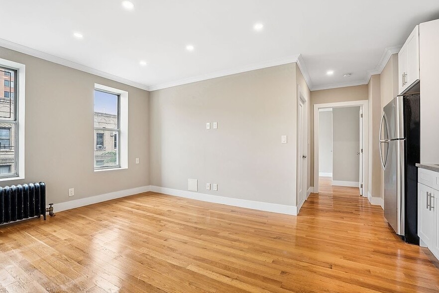 Building Photo - 811 Walton Ave