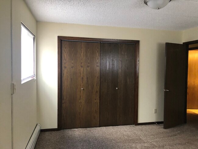 Building Photo - 304 4th St S