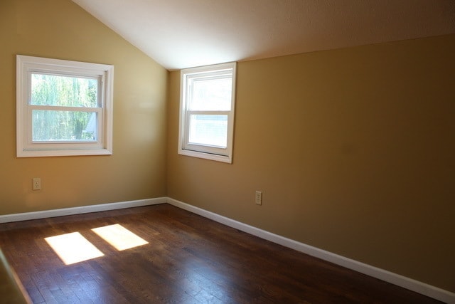 Building Photo - PRE LEASING CENTRALLY LOCATED 2 BED 1 BATH