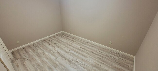 Building Photo - Beautiful house with natural light