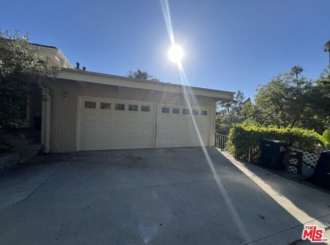Building Photo - 640 Cavanagh Rd