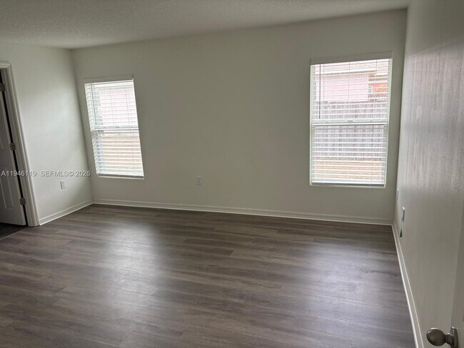 Building Photo - 579 NW North Macedo Blvd