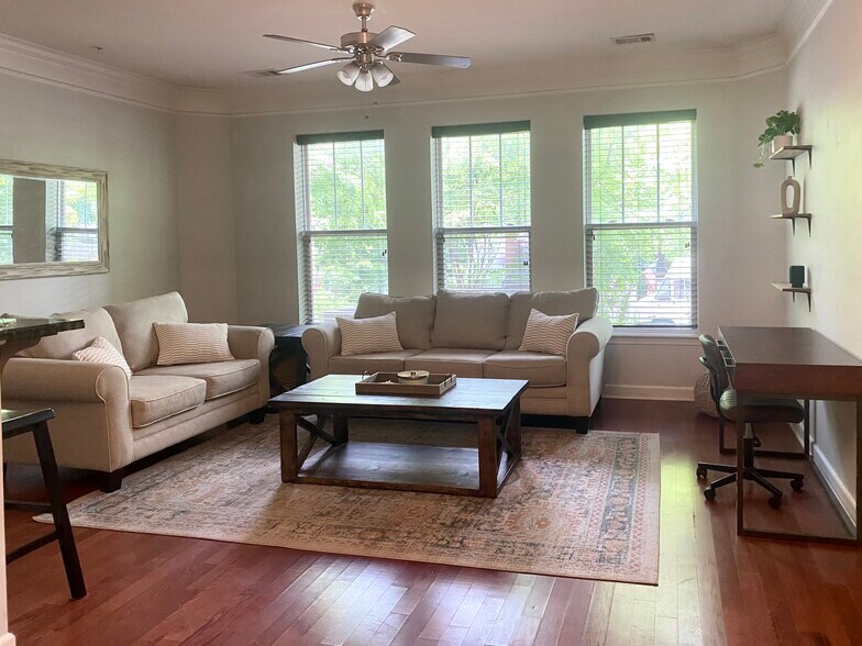 Building Photo - 2310 Elliott Ave